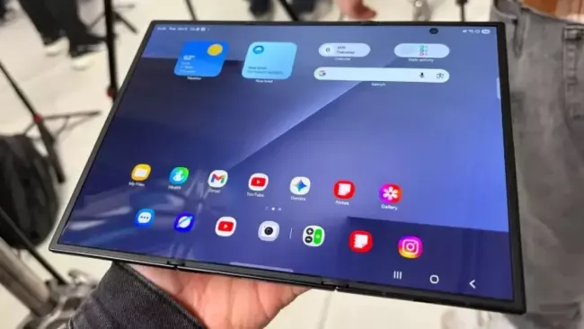 Samsung Galaxy Z TriFold v rozložené podobě tabletu