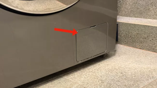 Pračka, nouzová dvířka