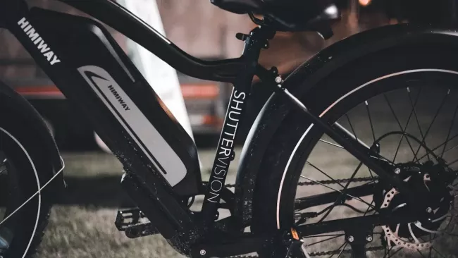 Baterie elektrokola umístěná na rámu