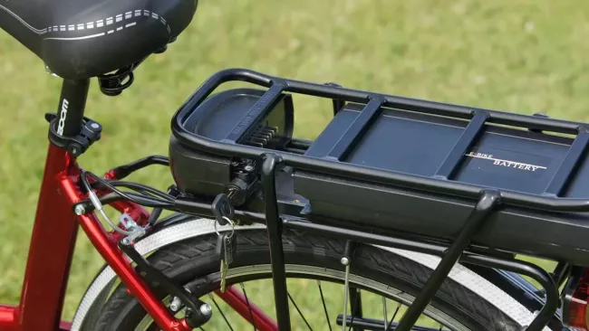 Baterie elektrokola umístěná v rámu