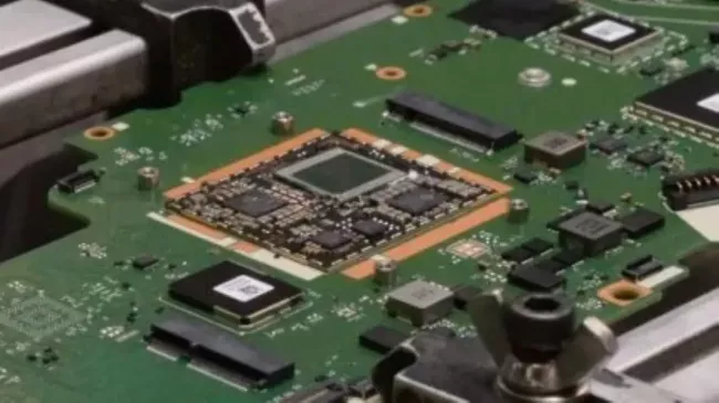 Detail na osazený procesor HiSilicon Kirin 9006C