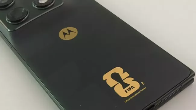 Motorola razr fold FIFA edice