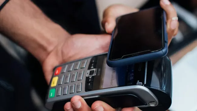 Bezkontaktní platba telefonem