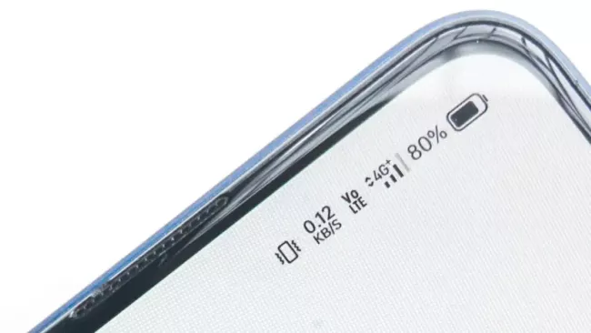 Stavové ikony na displeji smartphonu