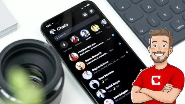 Smartphone s WhatsApp konverzací na displeji