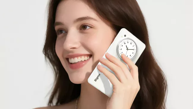 Tenhle mobil vás odnaučí scrollovat: BigMe HiBreak Dual jde proti proudu