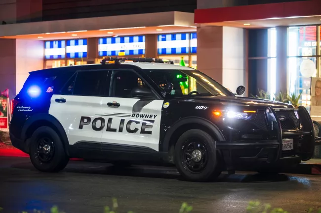 TikToke vytvořil falešné video s krádeží policejního auta.