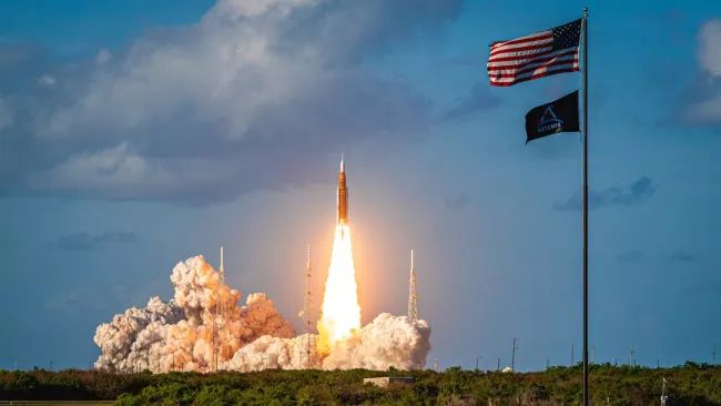 Historicky první žena obletí Měsíc. Podívejte se na úspěšný start mise Artemis II