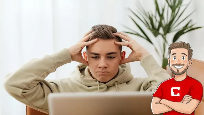 Zoufalý uživatel laptopu se drží za hlavu