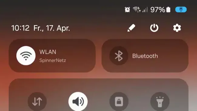 Modrá ikona v pravém horním rohu displeje smartphonu