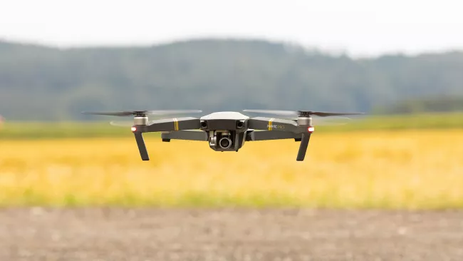 Dron na poli