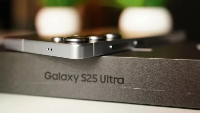 Detail na smartphone Samsung Galaxy S25