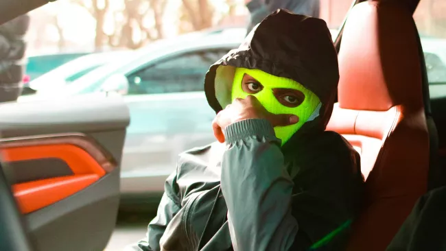 Hacker ve vozidle