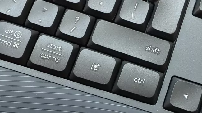 Logitech K880 