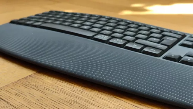 Logitech K880 