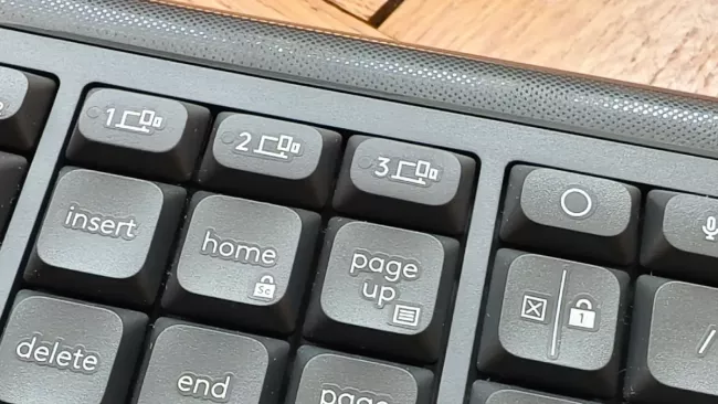 Logitech K880 