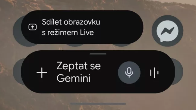 Obrazovka telefonu s asistentem Gemini.