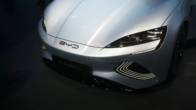 Elektromobil BYD zepředu