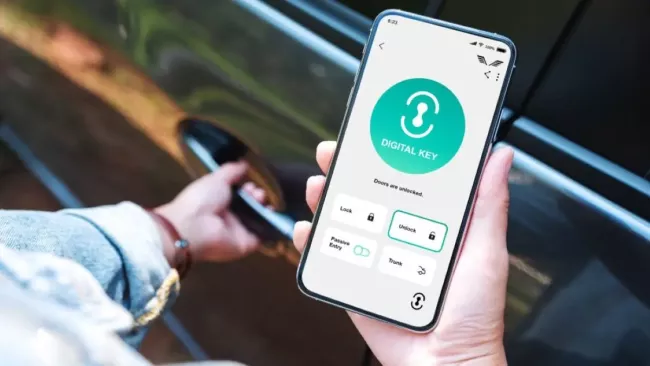 Odemykání vozidla pomocí digitálního klíče v mobilu