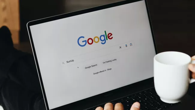 Prohlížeč Chrome na displeji laptopu