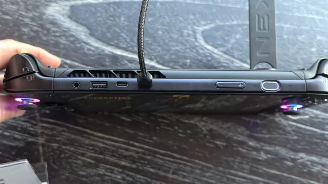 MSI Claw 8 EX AI+
