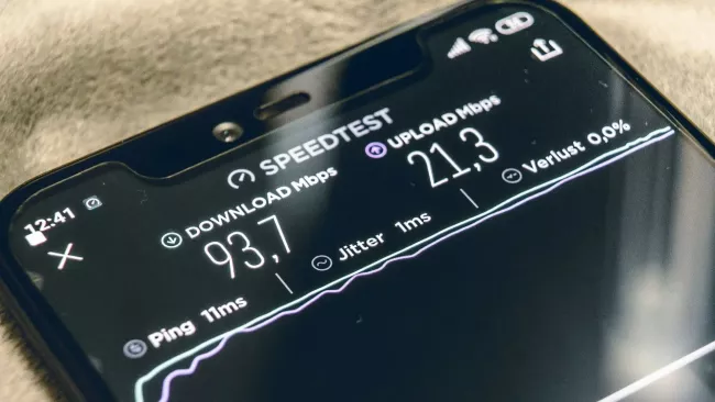 Speedtest na displeji smartphonu