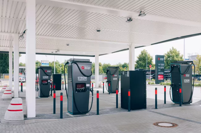 Nabíjecí stanice pro elektromobily v Pirně.