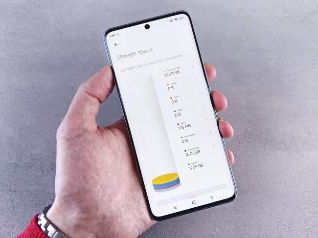 Informace o zaplnění úložiště telefonu.