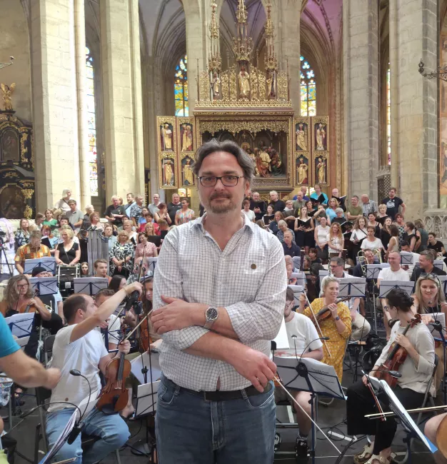 Skladatel Jan Valta neskrýval nadšení z toho, že velkou část sboristů tvořili lidé přímo z regionu