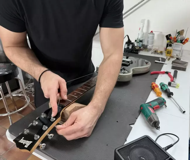 Refurbed spustil prodej špičkových repasovaných kytar