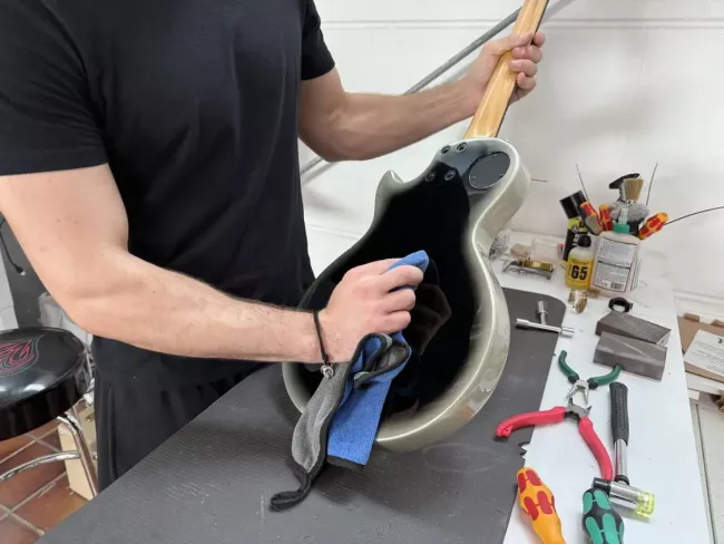 Refurbed spustil prodej špičkových repasovaných kytar