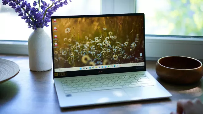 Laptop Acer s Windows 11 na displeji