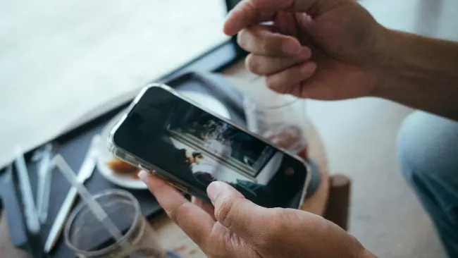 Zobrazení celoobrazovkové reklamy na smartphonu