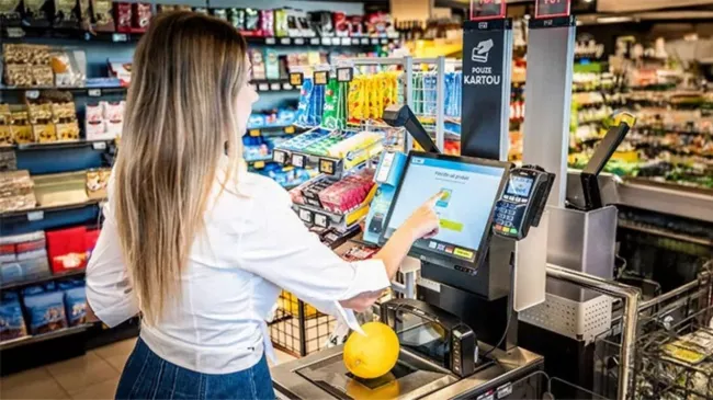 Samoobslužná pokladna v supermarketu Albert.