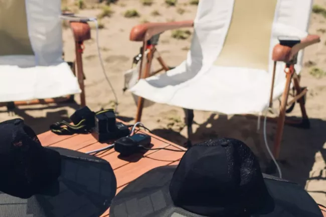 Solární klobouk EcoFlow Solar Hat se zabudovanými solárními články.