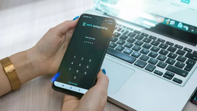 Matice pro zadání PIN na displeji smartphonu
