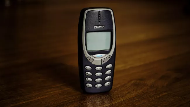 Nokia 3310 je legendou, ale vzhledem k její masové výrobě nemá v současnosti příliš vysokou cenu.