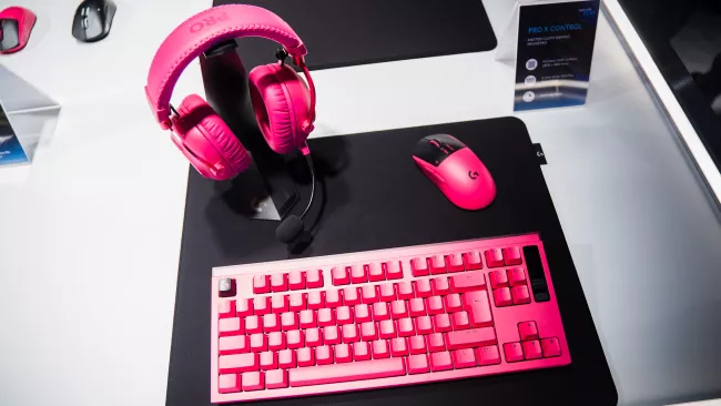 Vyzkoušeli jsme si novinky pro hráče od Logitechu. Tahle myš a klávesnice jsou ještě rychlejší než kdy dřív