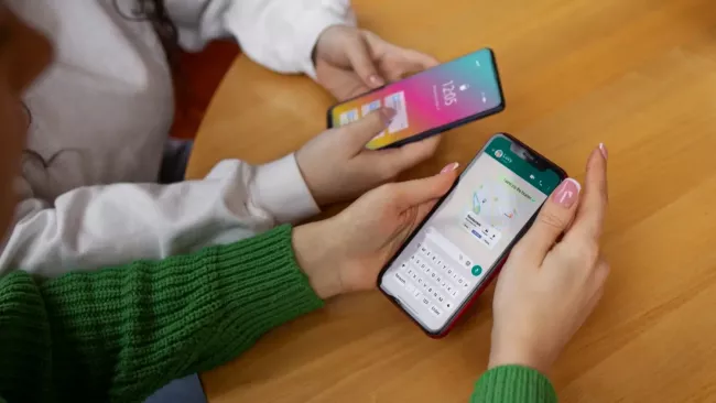 Uživatelky mají v rukou smartphony