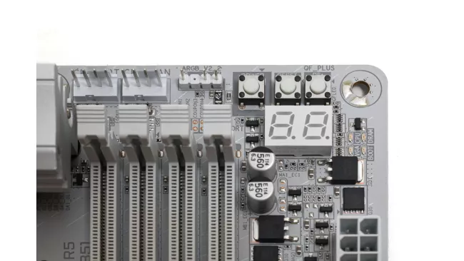 GIGABYTE 