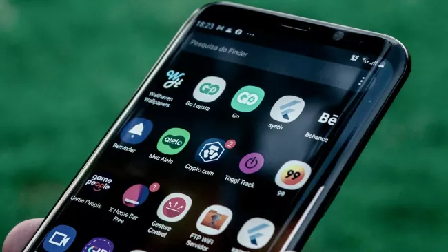 Detail na displej smartphonu Samsung Galaxy