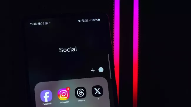 Stavová lišta androidového mobilu