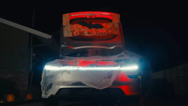 Tesla s halloweenskou aktualizací straší koledníky