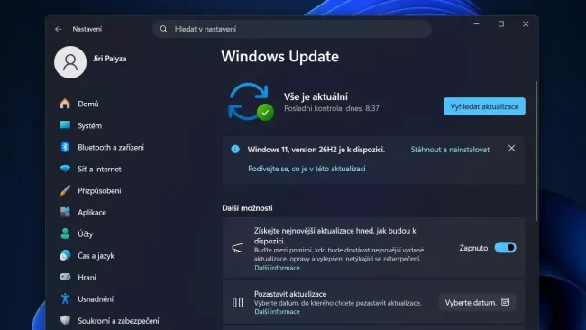 Windows Update s nabídkou instalace Windows 11 26H2