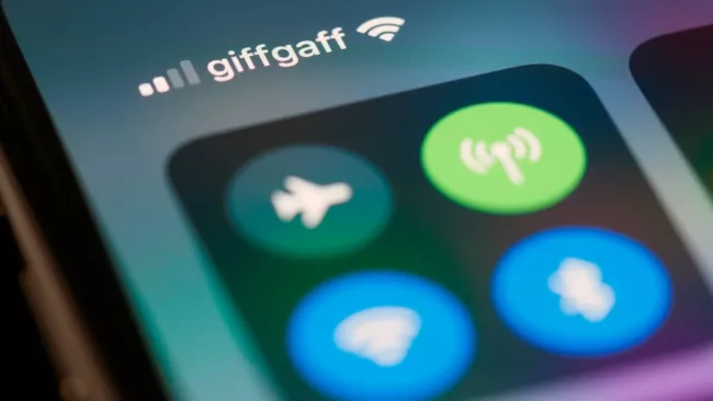 Wi-Fi ikona ve stavovém pruhu displeje androidového mobilu