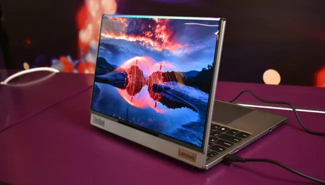 Laptop s displejem na vnější straně víka