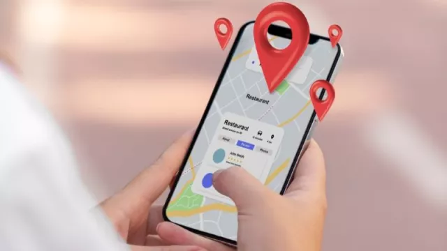 Smartphone s Mapami Google na displeji