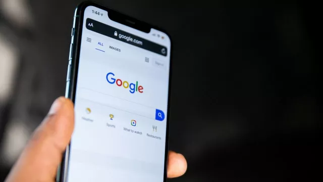 Google Chrome na displeji smartphonu