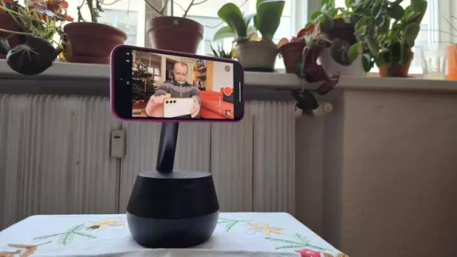 Belkin AutoTracking Stand Pro with DockKit