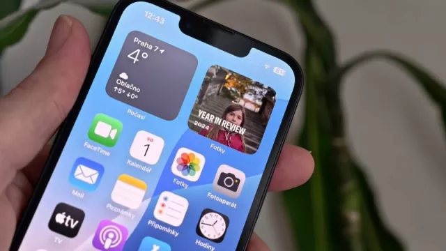 iPhone 16e